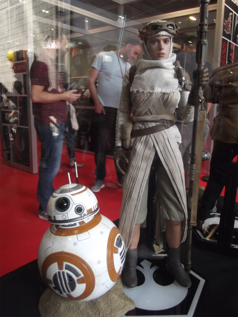 Illustration for article titled Getting Up Close With Hot Toys' Amazing The Force Awakens Figures